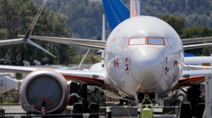 Avião em aeroporto