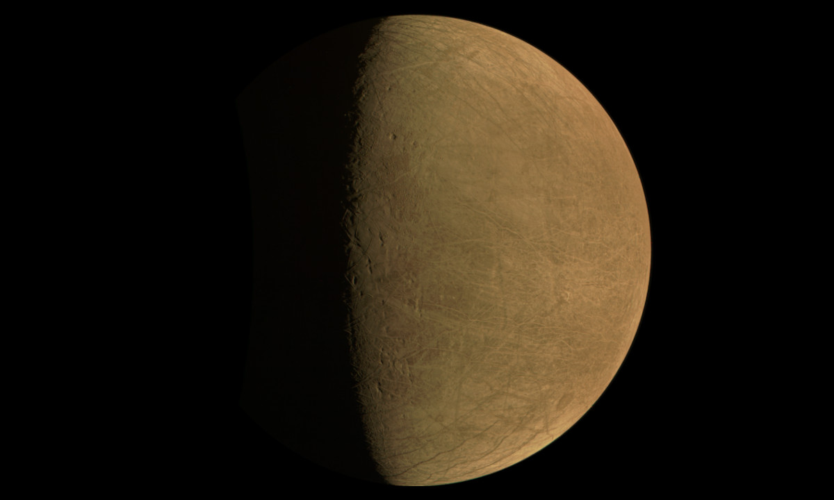 Sonda Juno, da NASA, faz fotos inéditas de Europa, a lua de Júpiter; veja