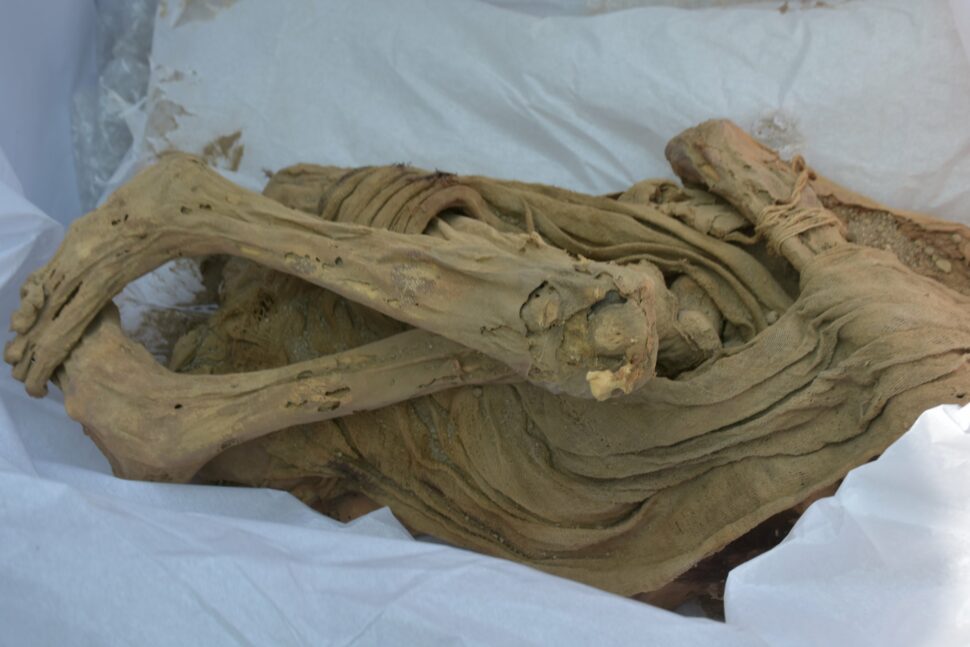 Múmia adolescente de até 1.200 anos é encontrada no Peru: veja imagens