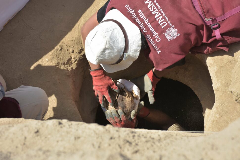 Múmia adolescente de até 1.200 anos é encontrada no Peru: veja imagens