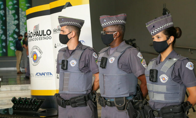 Quais as câmeras usadas nas fardas de policiais do Rio e São Paulo