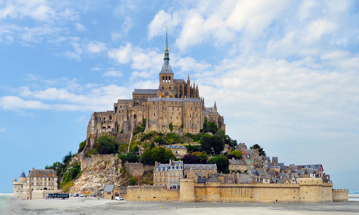 Abadia de Mont-Saint-Michel, ícone da França e do mundo, completa 1.000 anos