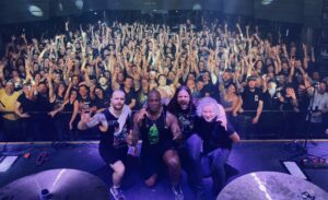 Sepultura anuncia fim da banda após quarenta anos.