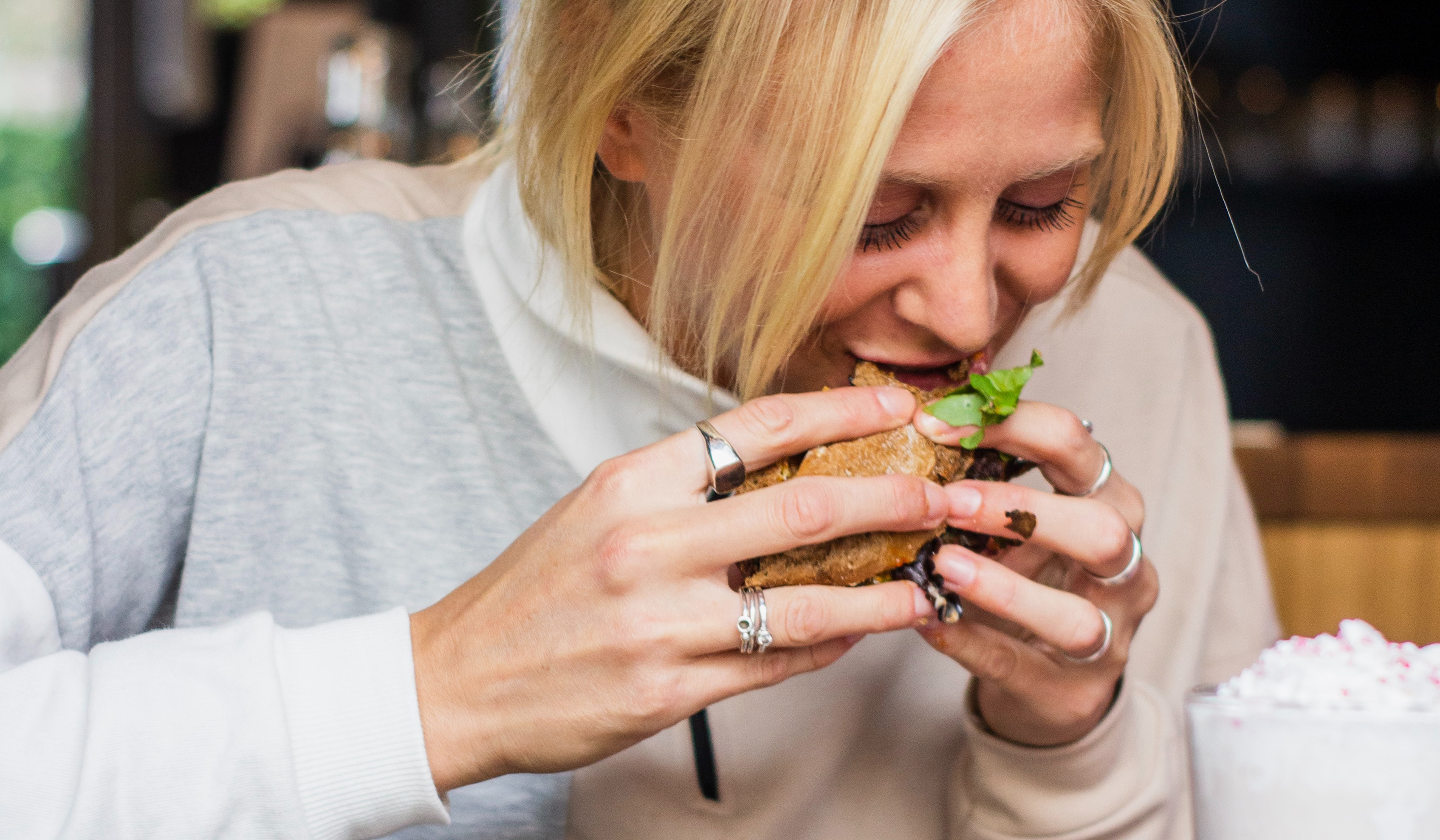 Como a cannabis ativa neurônios que controlam a fome, segundo este estudo