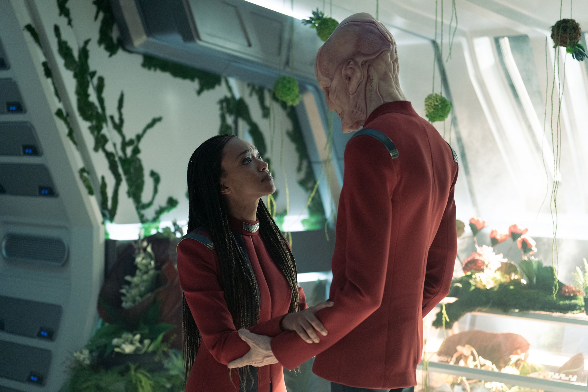 Sonequa Martin-Green e Doug Jones, em cena da última temporada de "Star Trek: Discovery". 