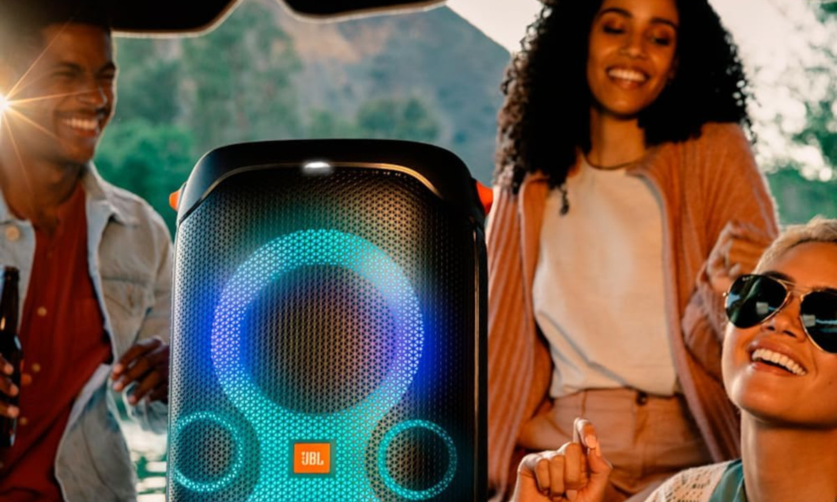 Faça uma festa inesquecível: Caixa JBL PartyBox agora 19% OFF