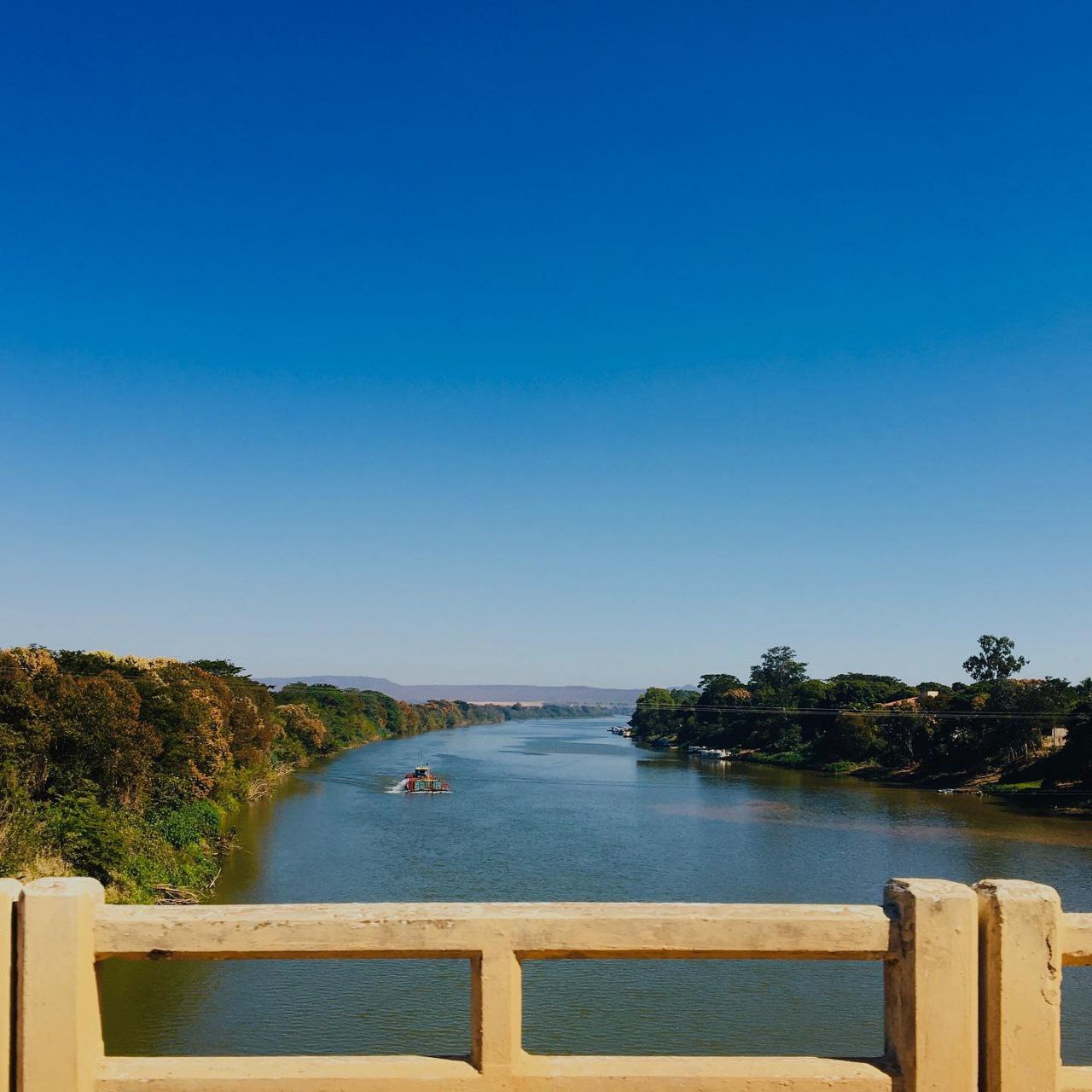 Rio das Velhas, em MG, sofre com seca no Brasil